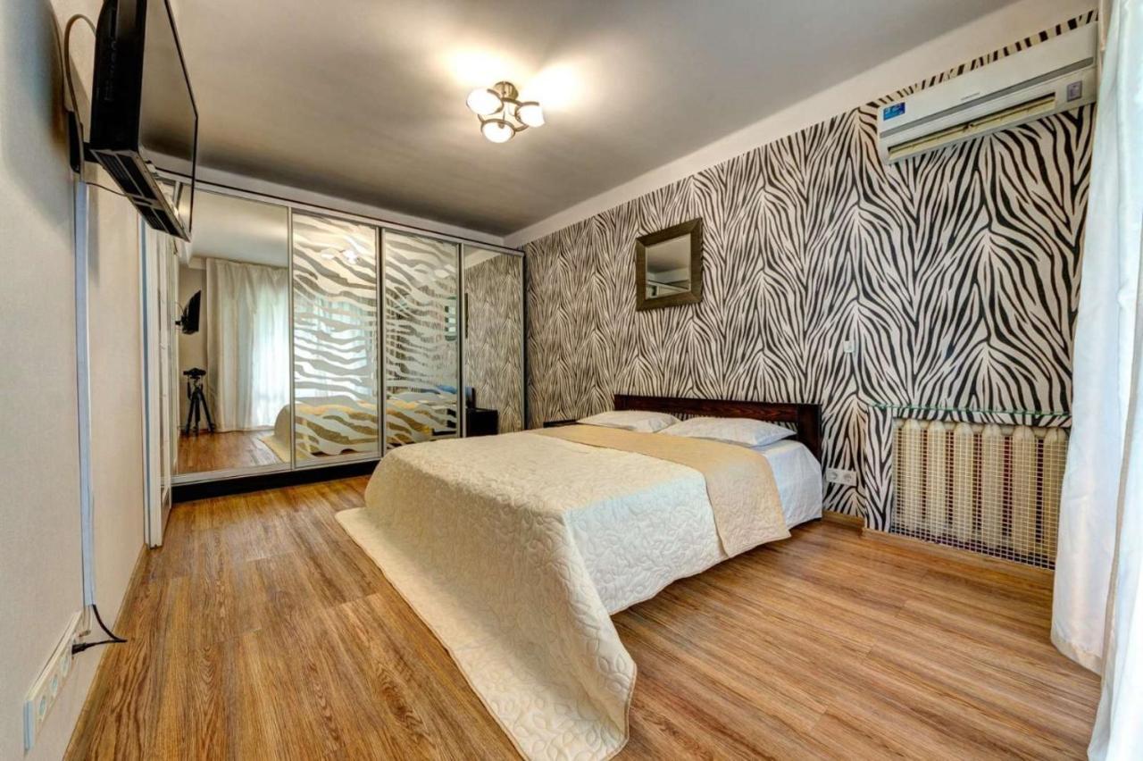 Excellent apartment Druzhby Narodov boulevard 3a. Lybedskaya metro station Kiev Eksteriør bilde