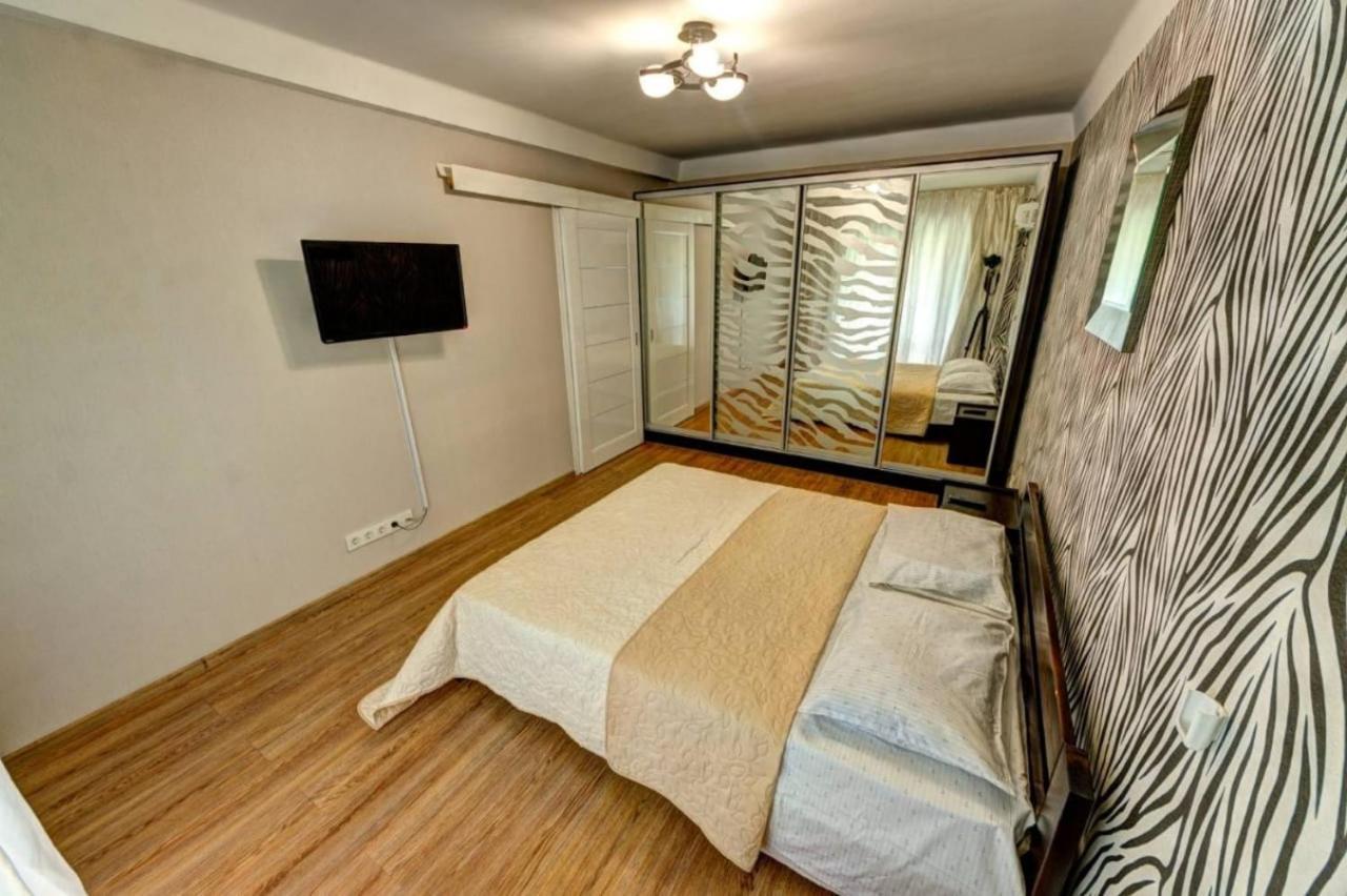 Excellent apartment Druzhby Narodov boulevard 3a. Lybedskaya metro station Kiev Eksteriør bilde